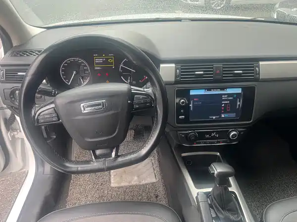 Qoros 3 2016