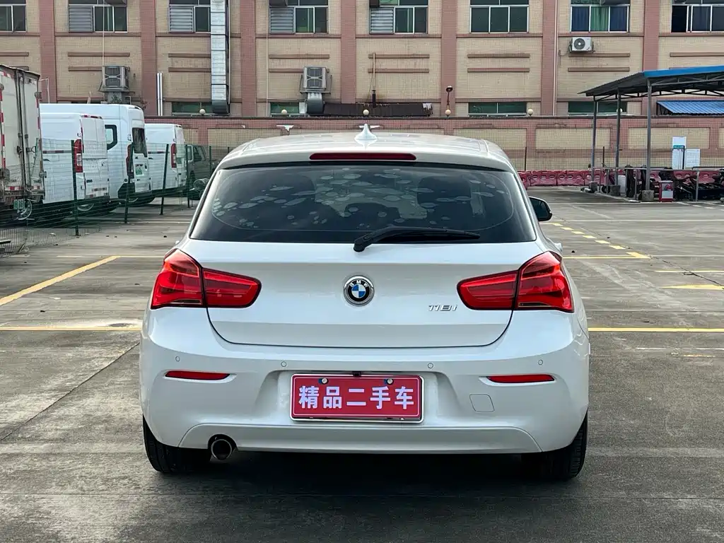 BMW 1 Series 2017 — фото 11