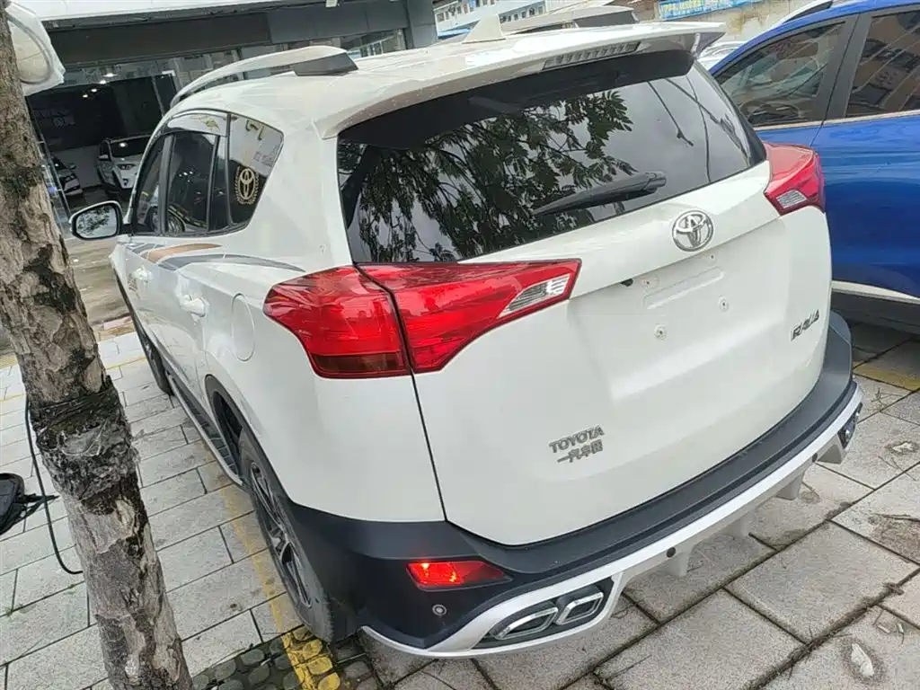 Toyota RAV4 2016 — фото 5
