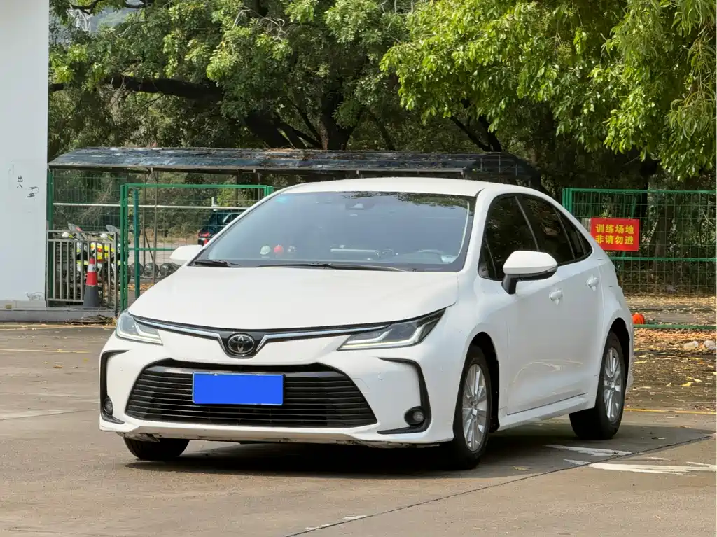Toyota Corolla 2021 — фото 1