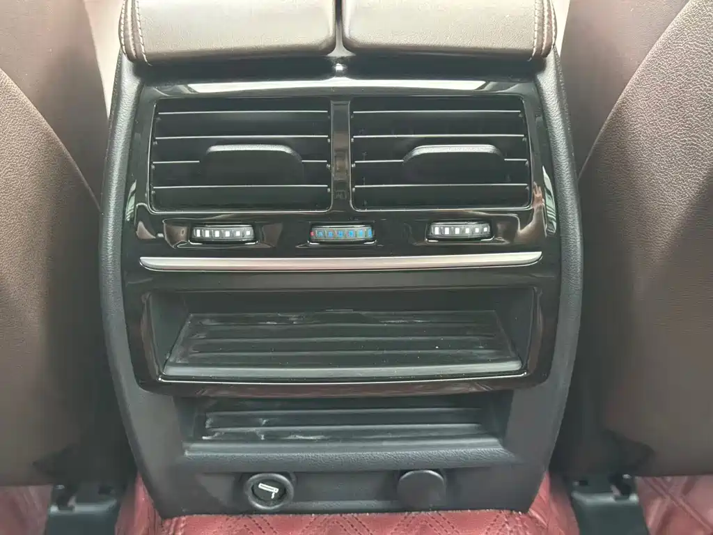BMW 5 Series 2018 — фото 11