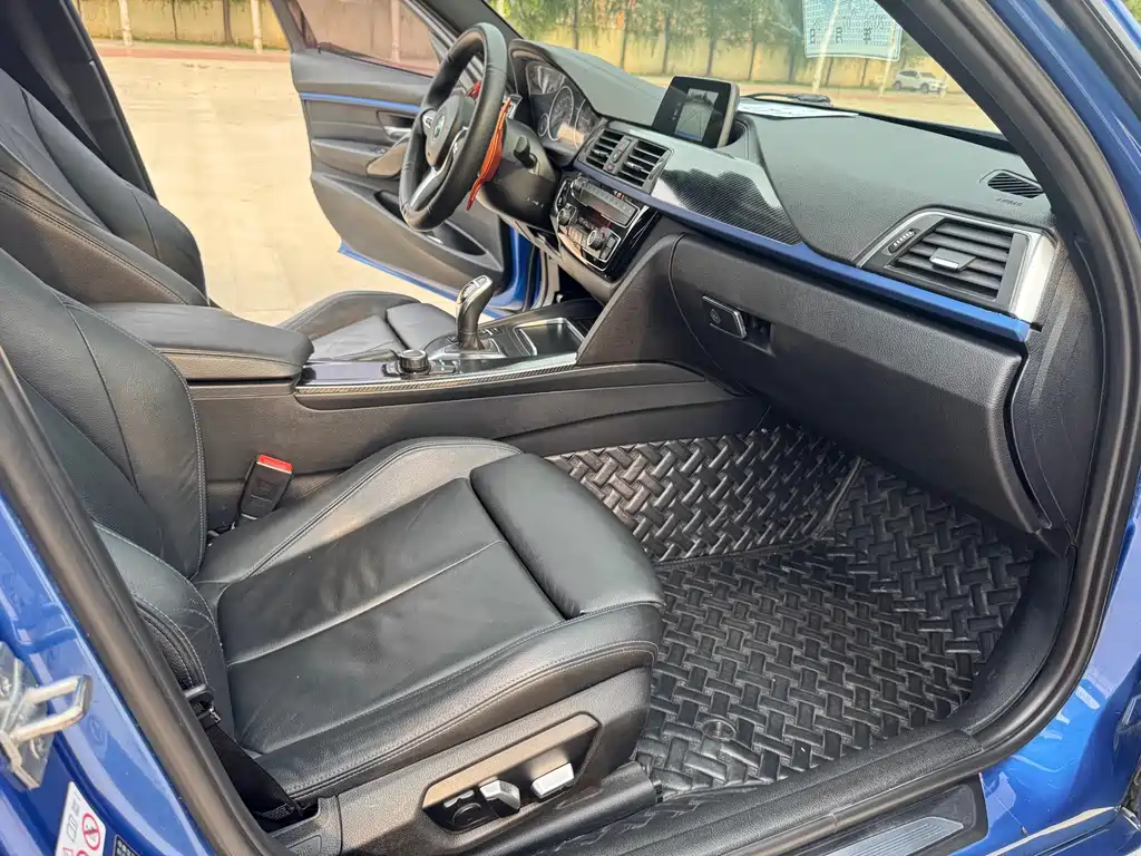 BMW 3 Series 2018 — фото 12