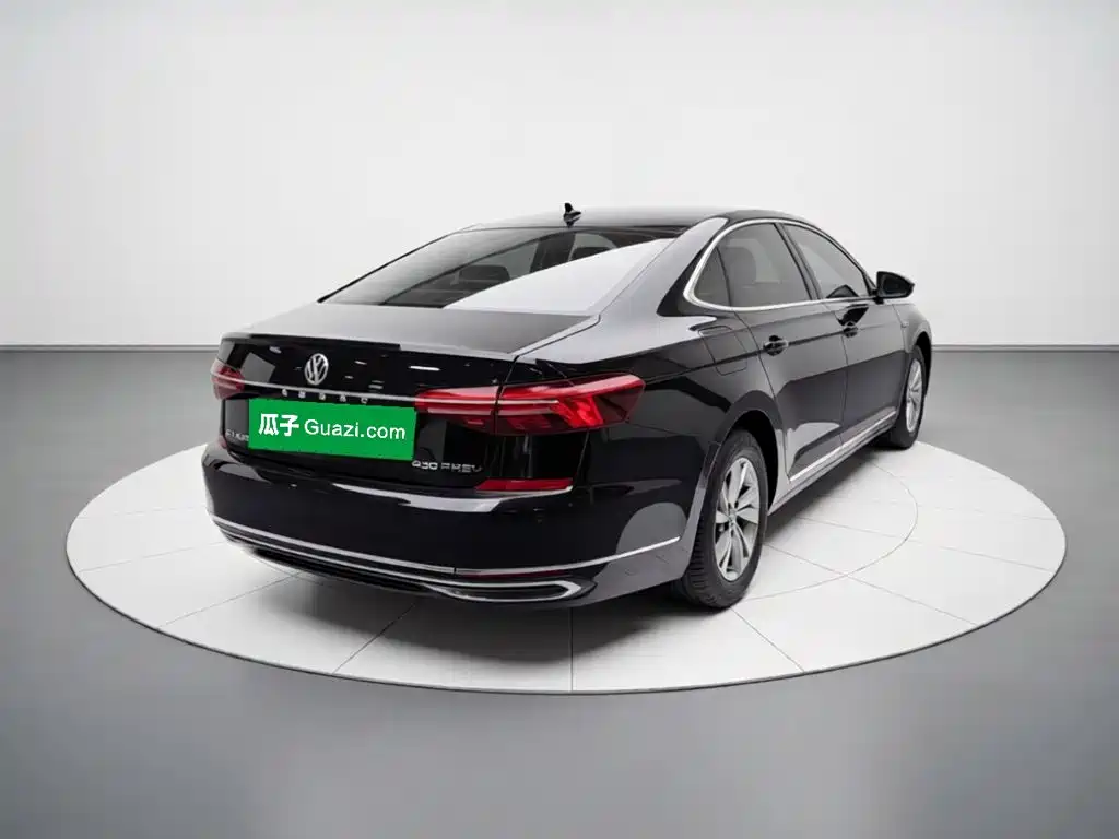 Volkswagen Passat Plug-In Hybrid 2019 — фото 6