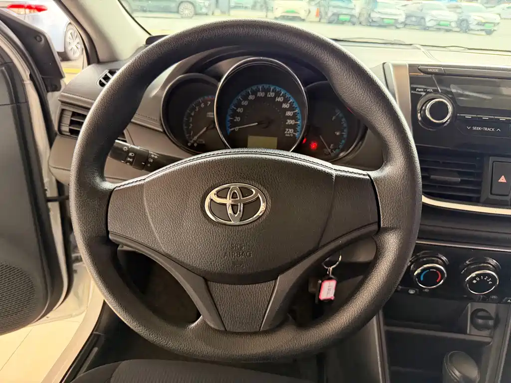 Toyota Yaris L 2018 — фото 24
