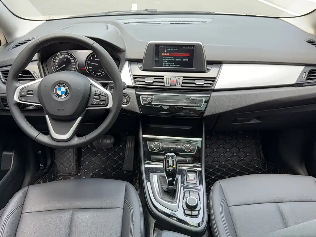 BMW 2 Series Wagon 2020 — фото 15