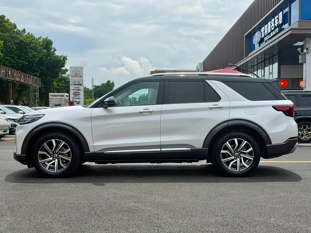 Ford Explorer 2023 — фото 6