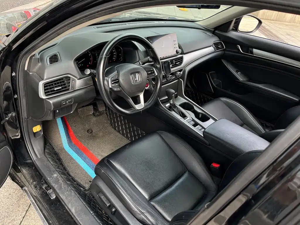 Honda Accord 2018 — фото 12