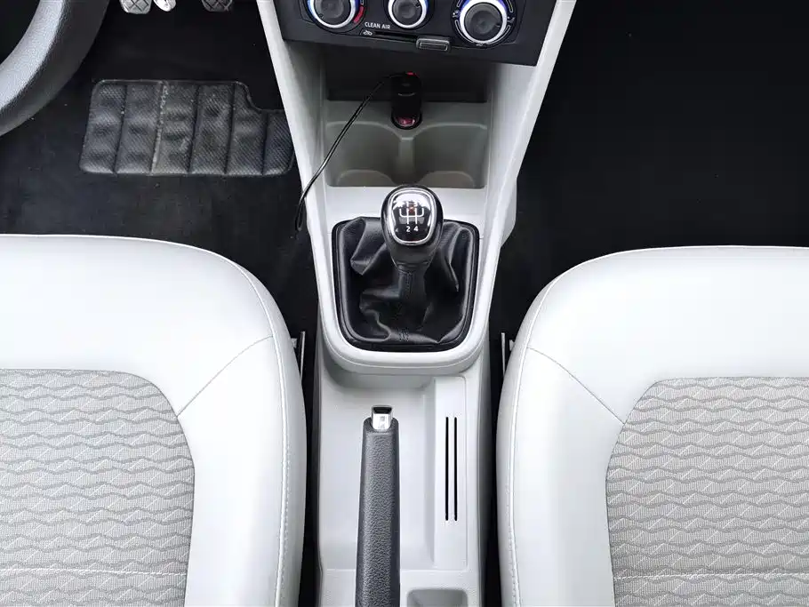 Skoda Rapid 2016 — фото 16