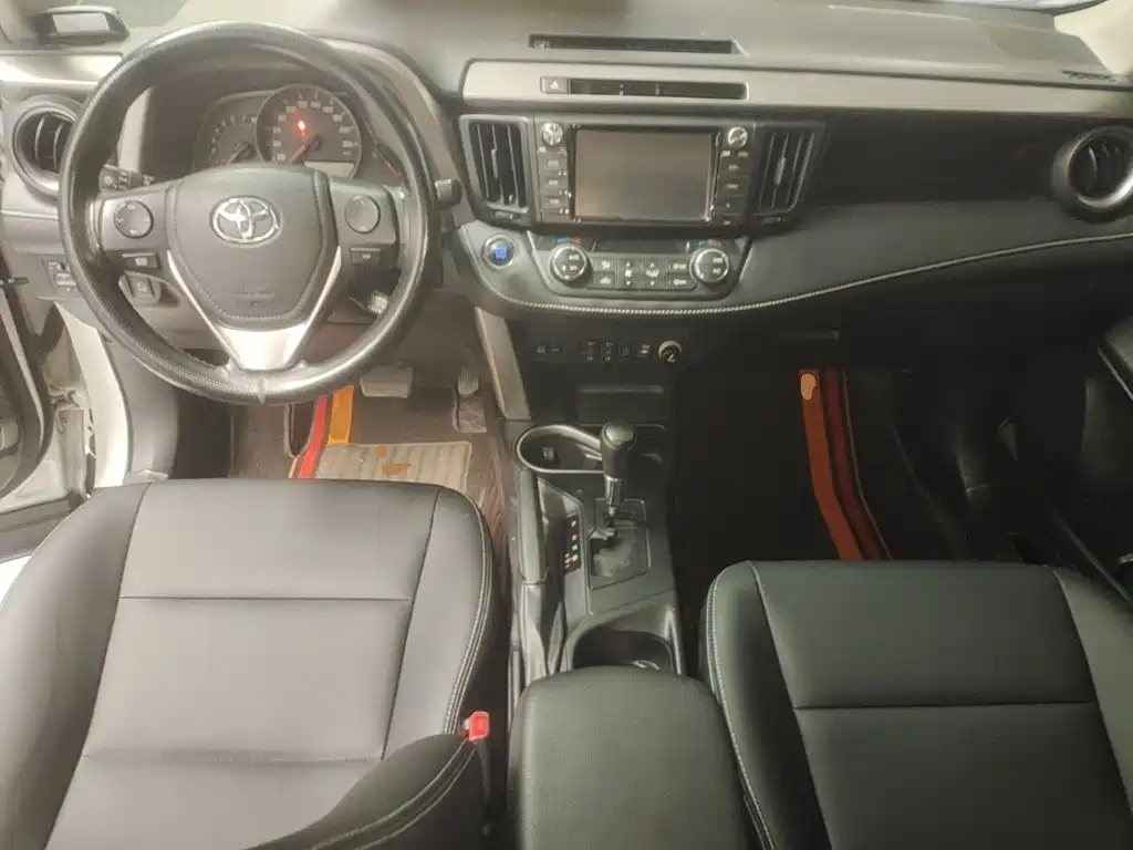 Toyota RAV4 2018 — фото 10