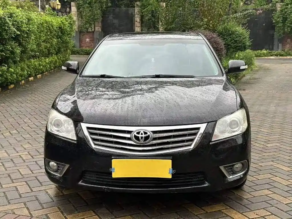 Toyota Camry 2010 — фото 2
