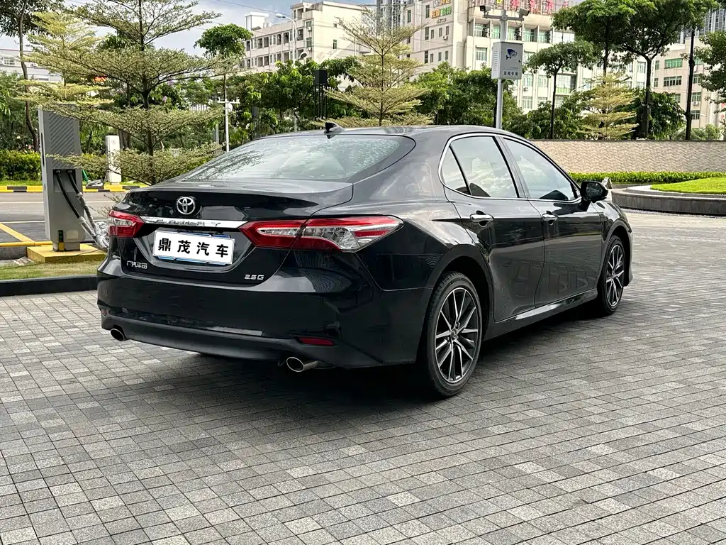 Toyota Camry 2022 — фото 4