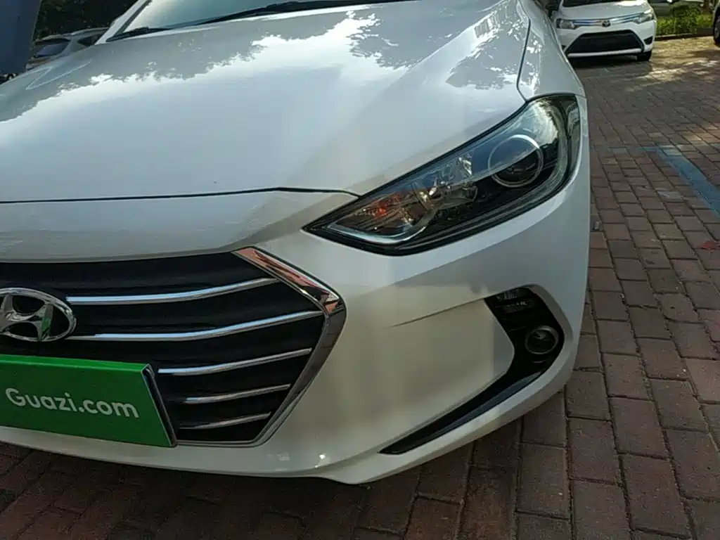 Hyundai Elantra 2018 — фото 24