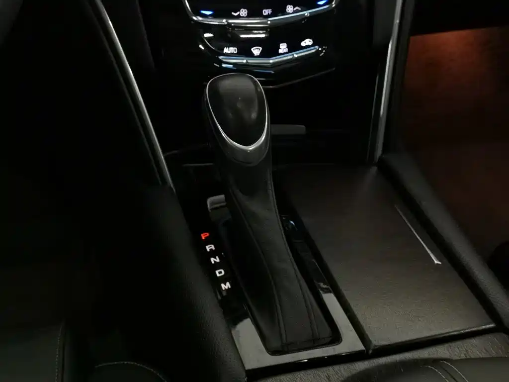 Cadillac XTS 2018 — фото 13
