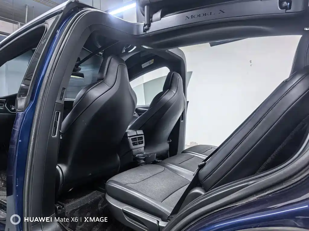 Tesla Model X 2018 — фото 16