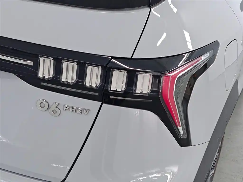 Lynk & Co 06 EM-P 2022 — фото 10