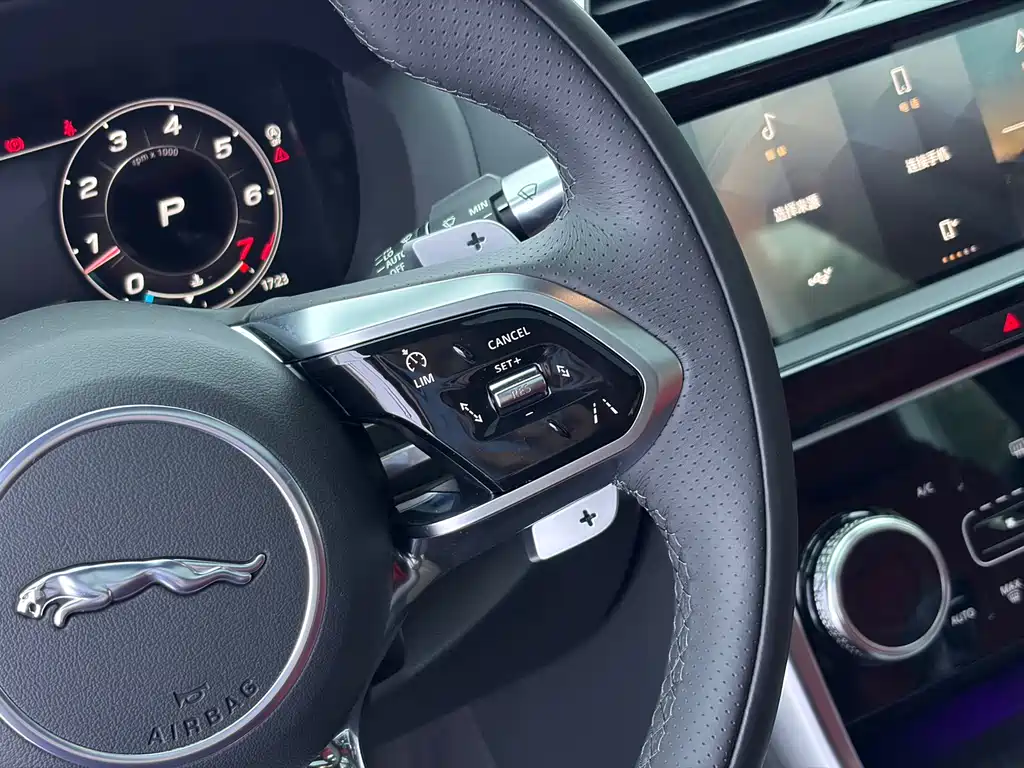 Jaguar XEL 2021 — фото 16