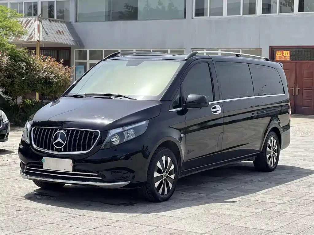 Mercedes-Benz Vito 2024 — фото 1