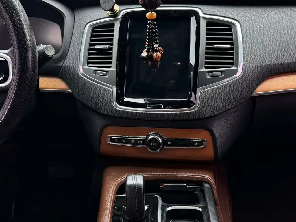 Volvo XC90 2021 — фото 9
