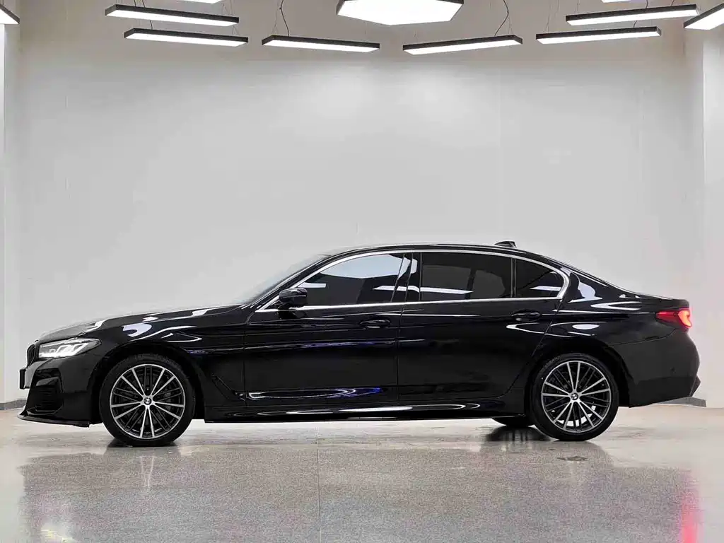 BMW 5 Series 2021