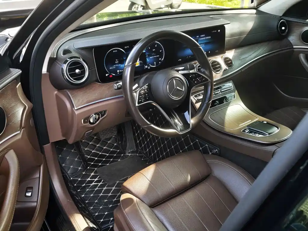 Mercedes-Benz E-Class 2023 — фото 9