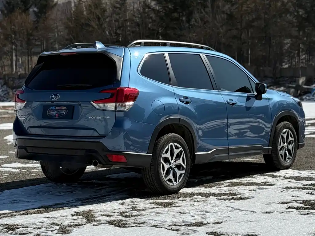 Subaru Forester 2023 — фото 34