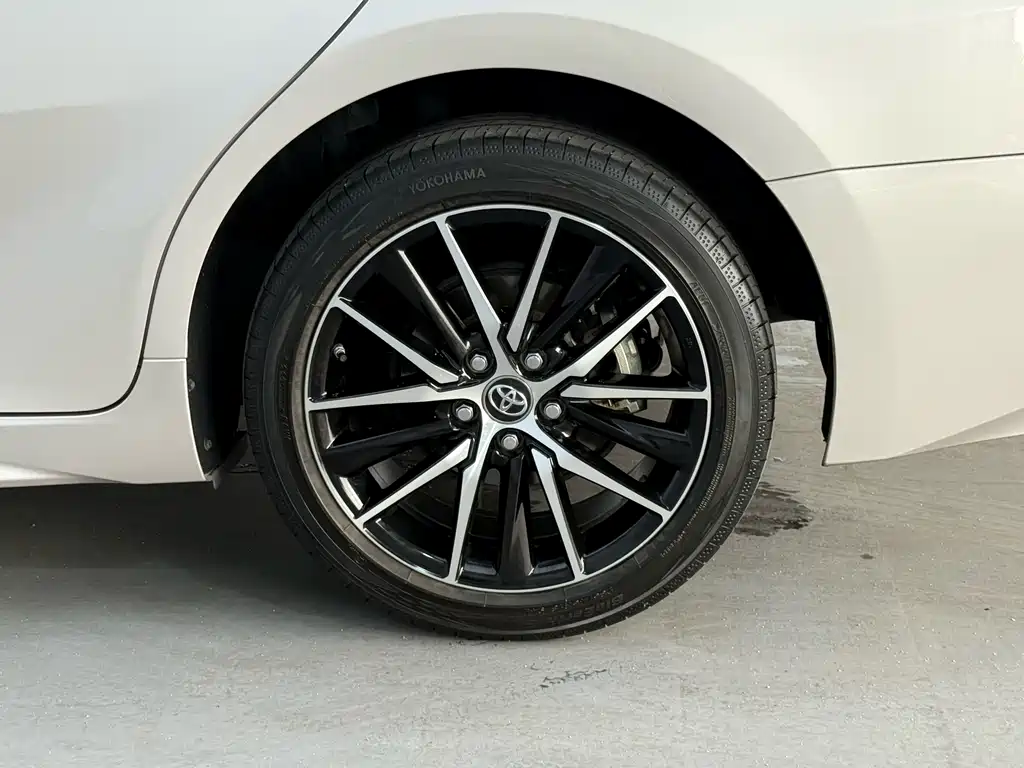 Toyota Camry 2022 — фото 11