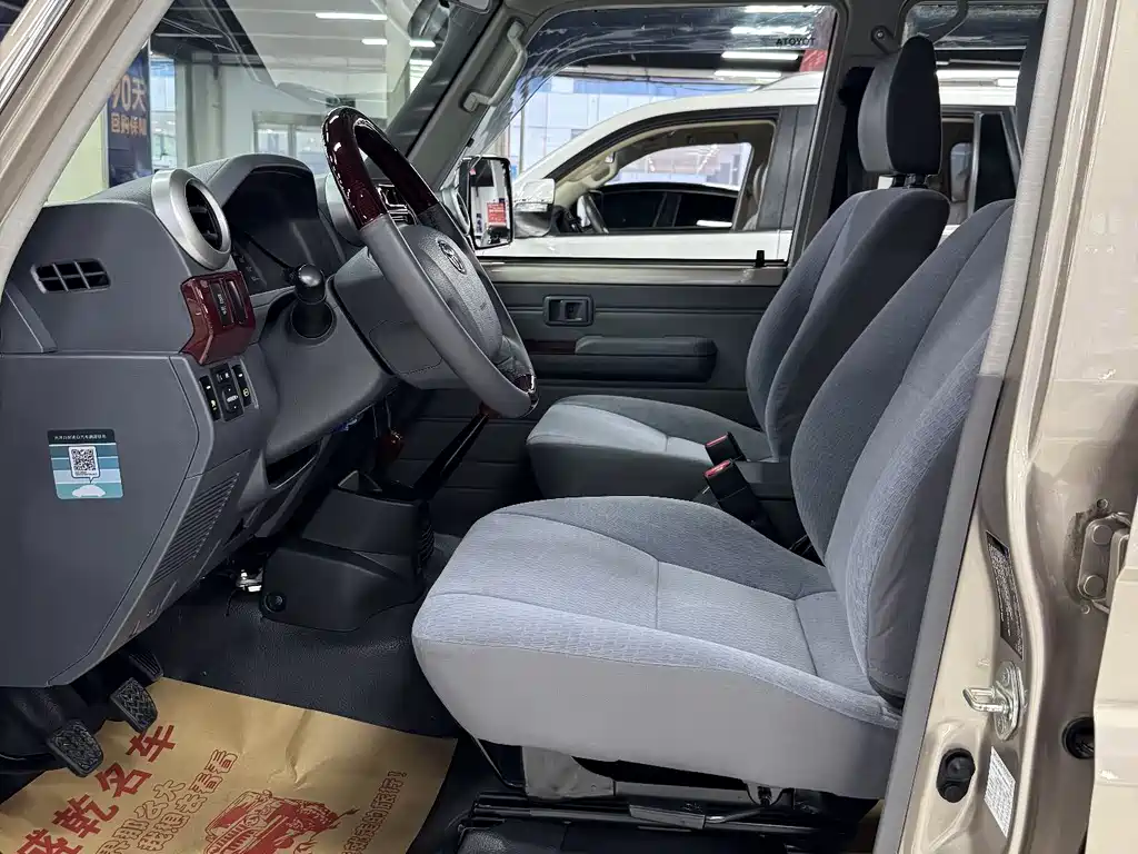 Toyota Land Cruiser 2020 — фото 16