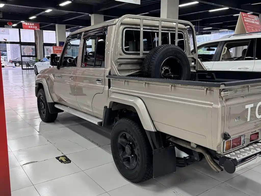 Toyota Land Cruiser 2020 — фото 6