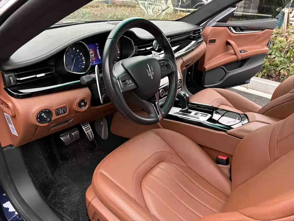 Maserati Quattroporte 2015 — фото 10