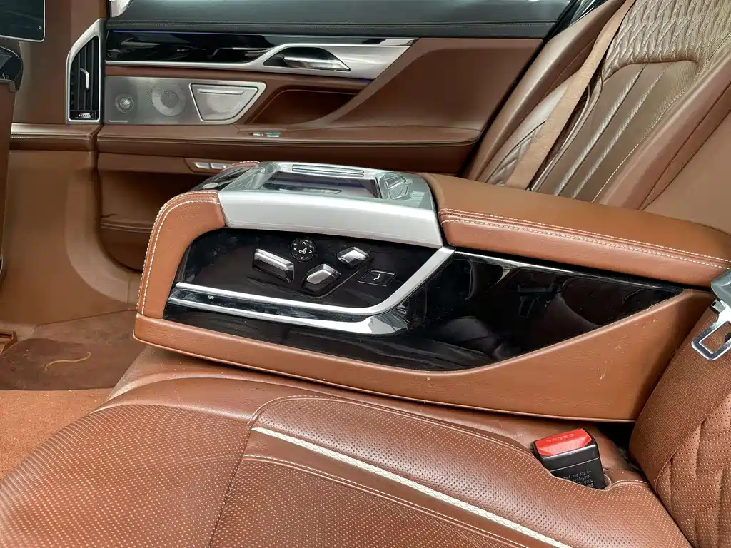 BMW 7 Series 2016 — фото 17