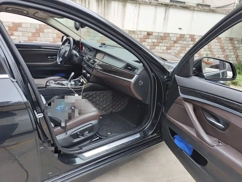 BMW 5 Series 2015 — фото 20