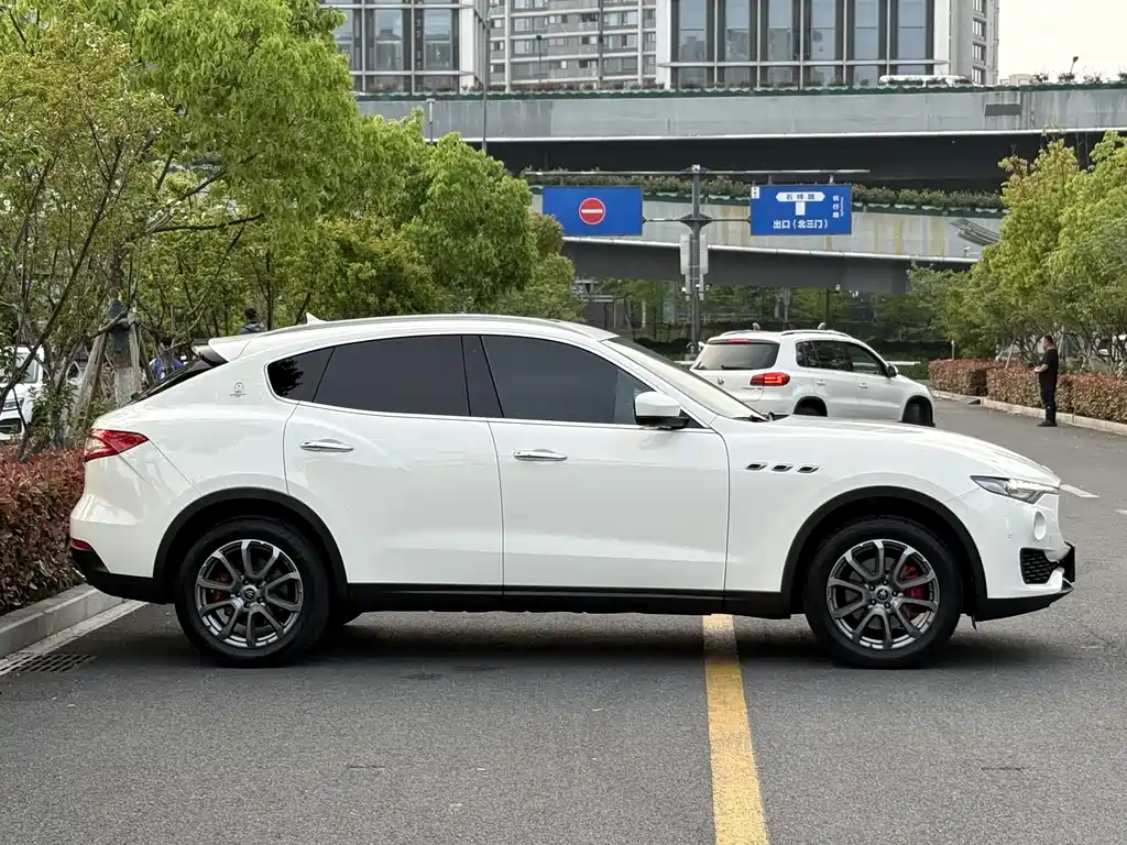 Maserati Levante 2020 — фото 4