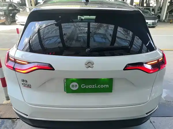 NIO ES8 2022