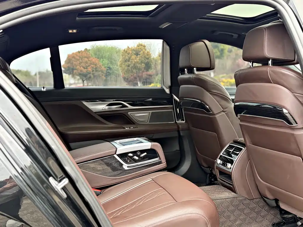 BMW 7 Series 2021 — фото 14
