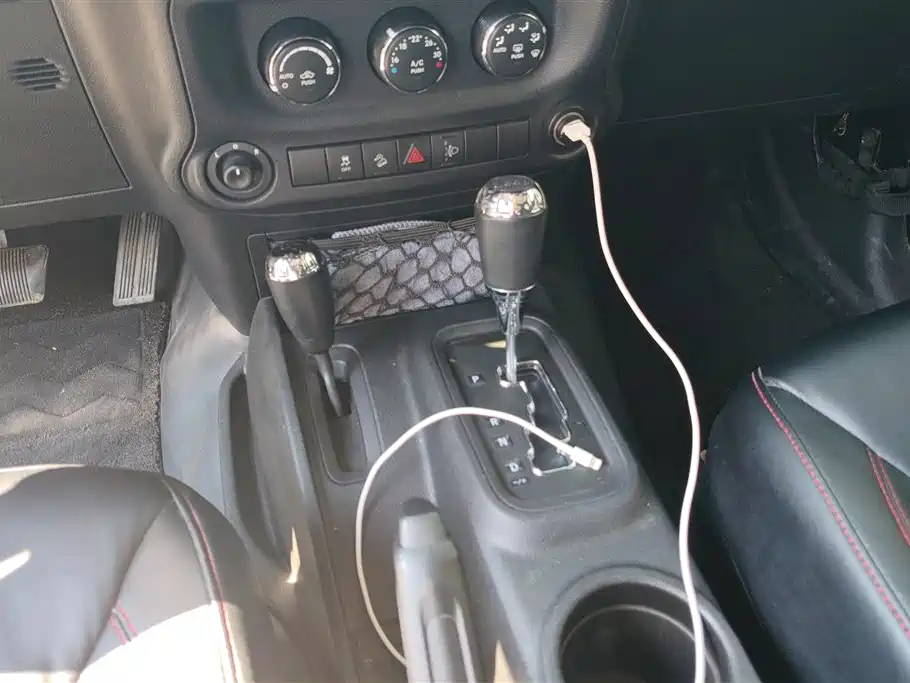 Jeep Wrangler 2014 — фото 16