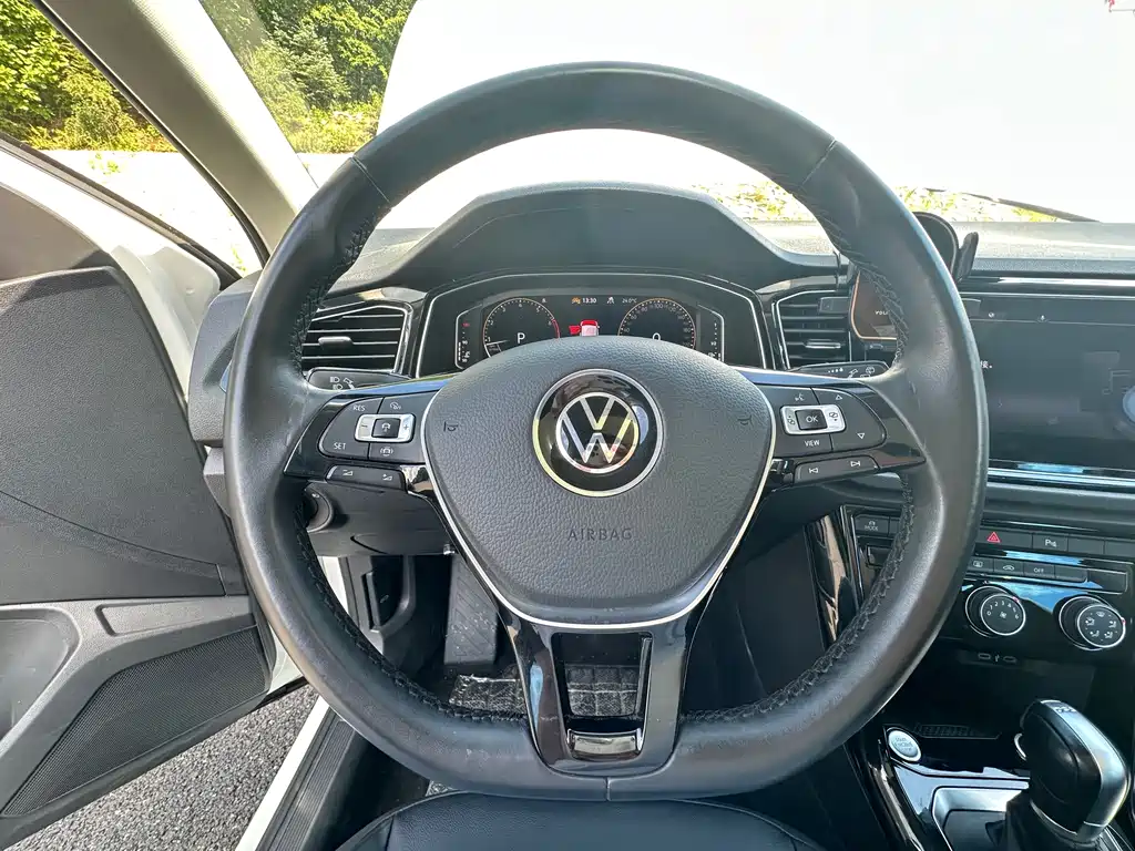Volkswagen T-Roc 2022 — фото 9