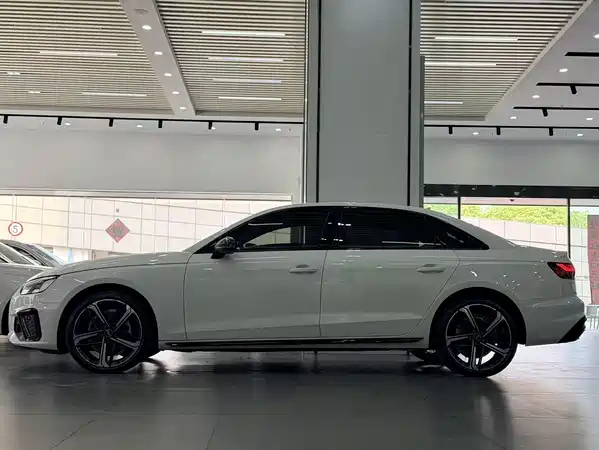Audi A4L 2024