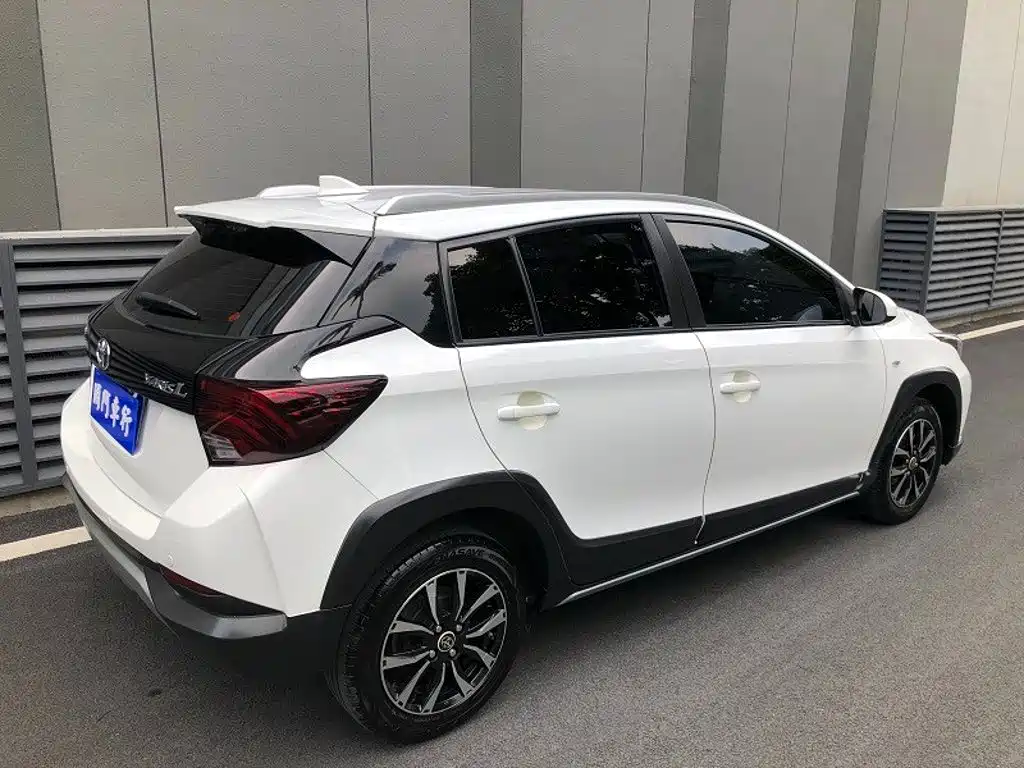 Toyota Yaris L 2020 — фото 12