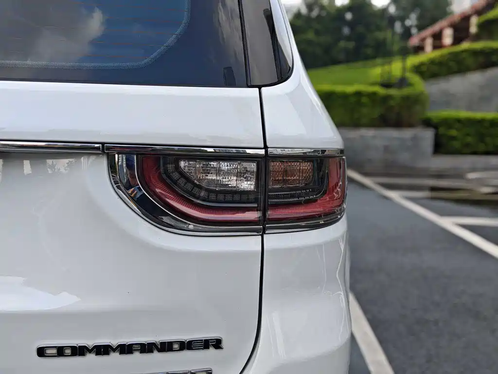 Jeep Commander 2019 — фото 24