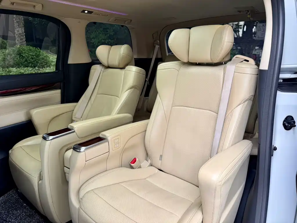 Toyota Alphard 2016 — фото 18