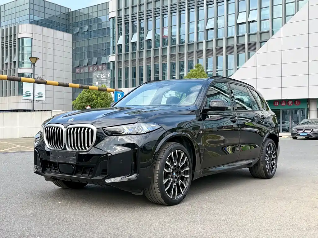 BMW X5 2025 — фото 1