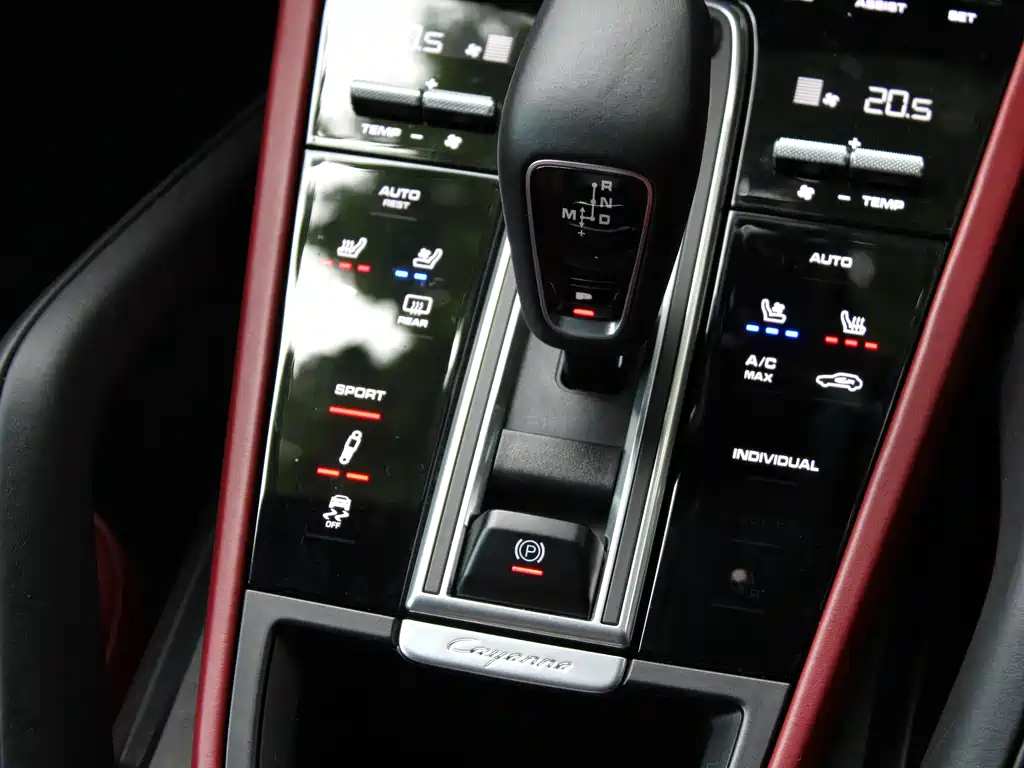 Porsche Cayenne 2019 — фото 12