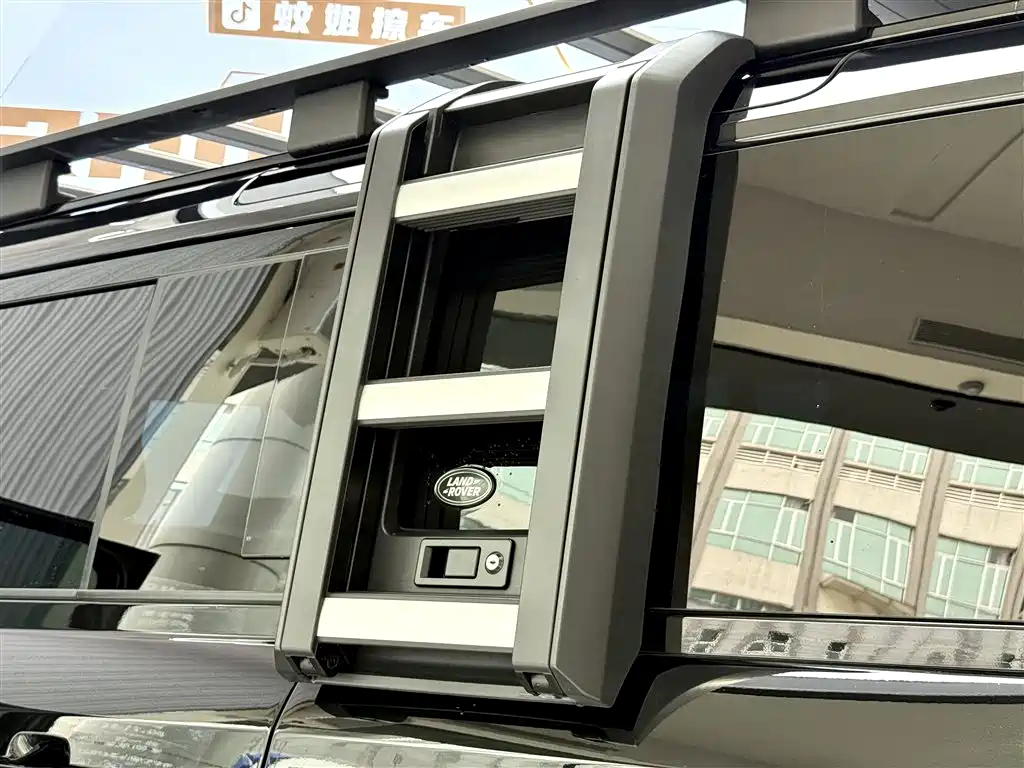 Land Rover Defender 2023 — фото 8