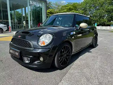 MINI MINI 2011