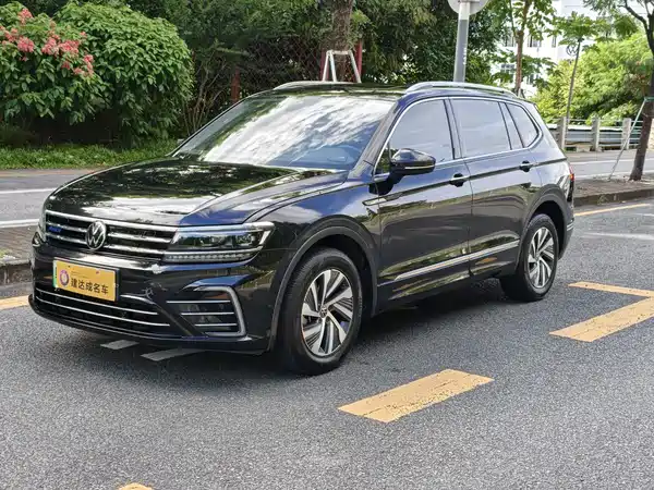 Volkswagen Tiguan L Plug-In Hybrid 2021