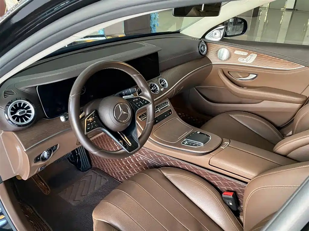 Mercedes-Benz E-Class 2023 — фото 12