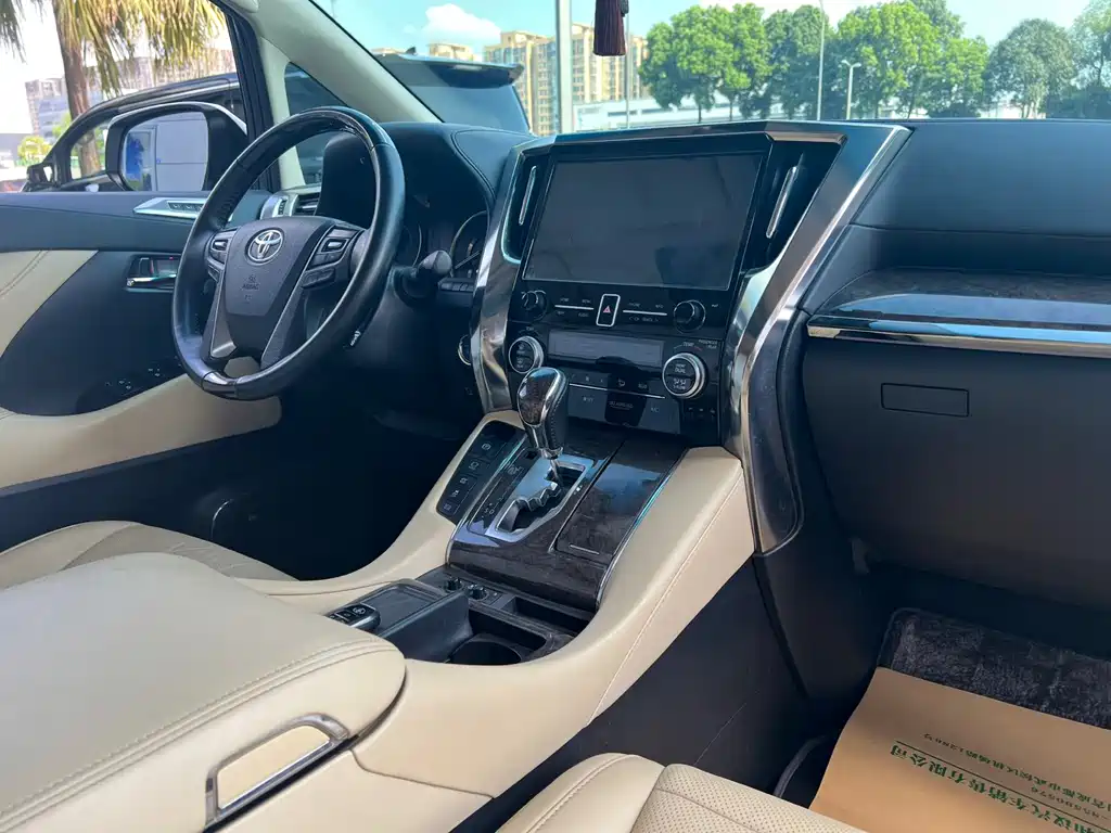 Toyota Alphard 2020 — фото 10