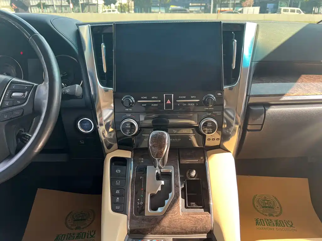 Toyota Vellfire 2021 — фото 12