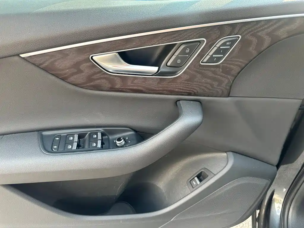 Audi Q7 2020 — фото 18