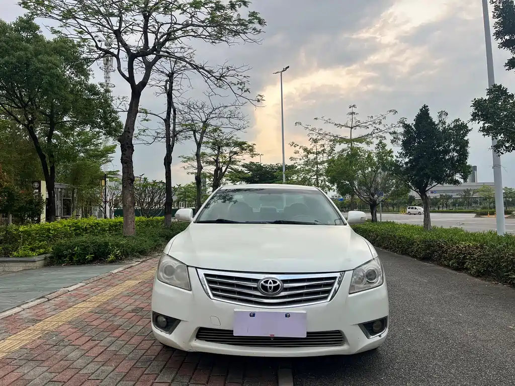 Toyota Camry 2010 — фото 2